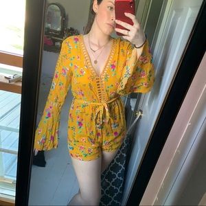 Cute mustard floral print romper 💛